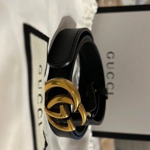 Black Gucci belt